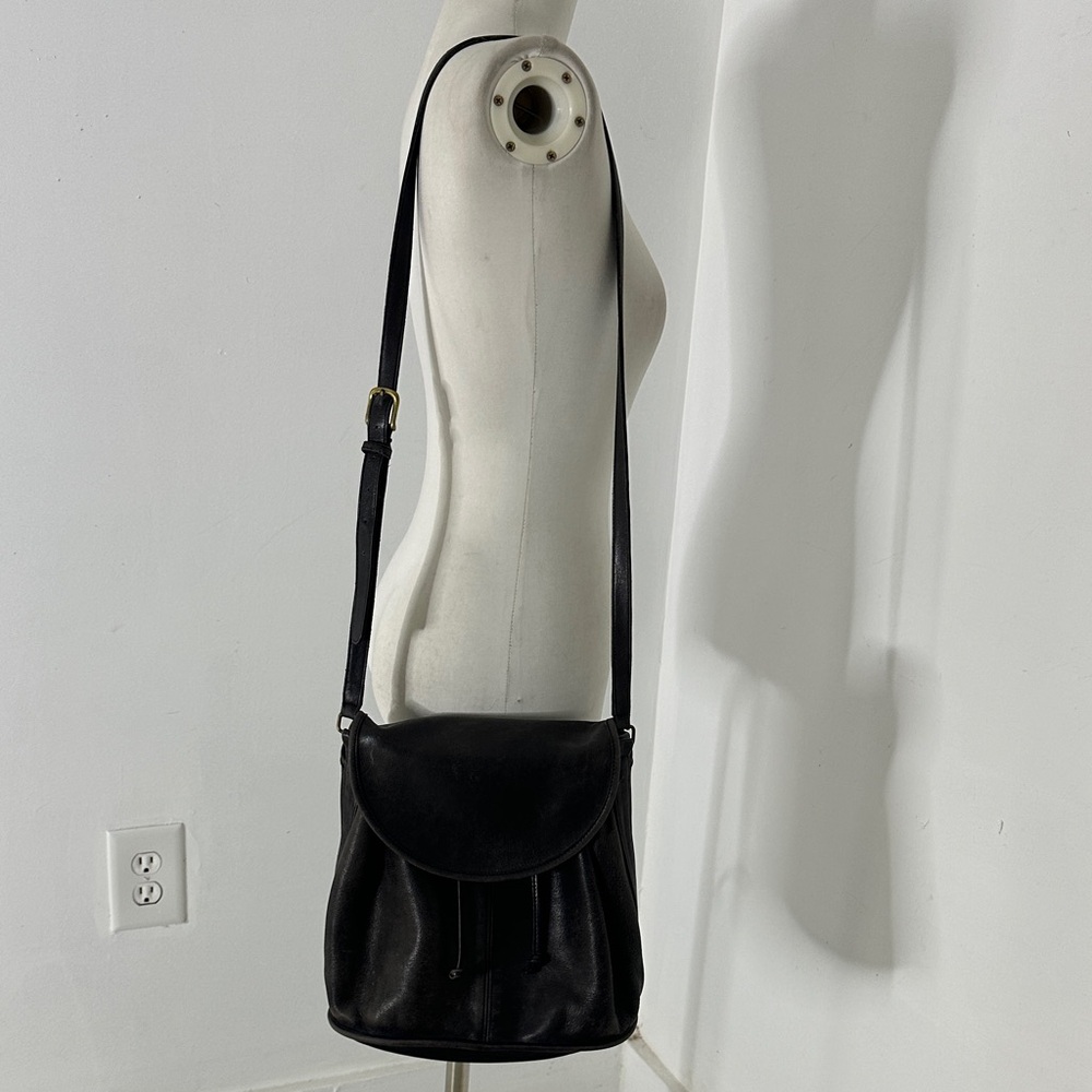 Vintage USA Coach Leather Black Drawstring Flap Shoulder Bag